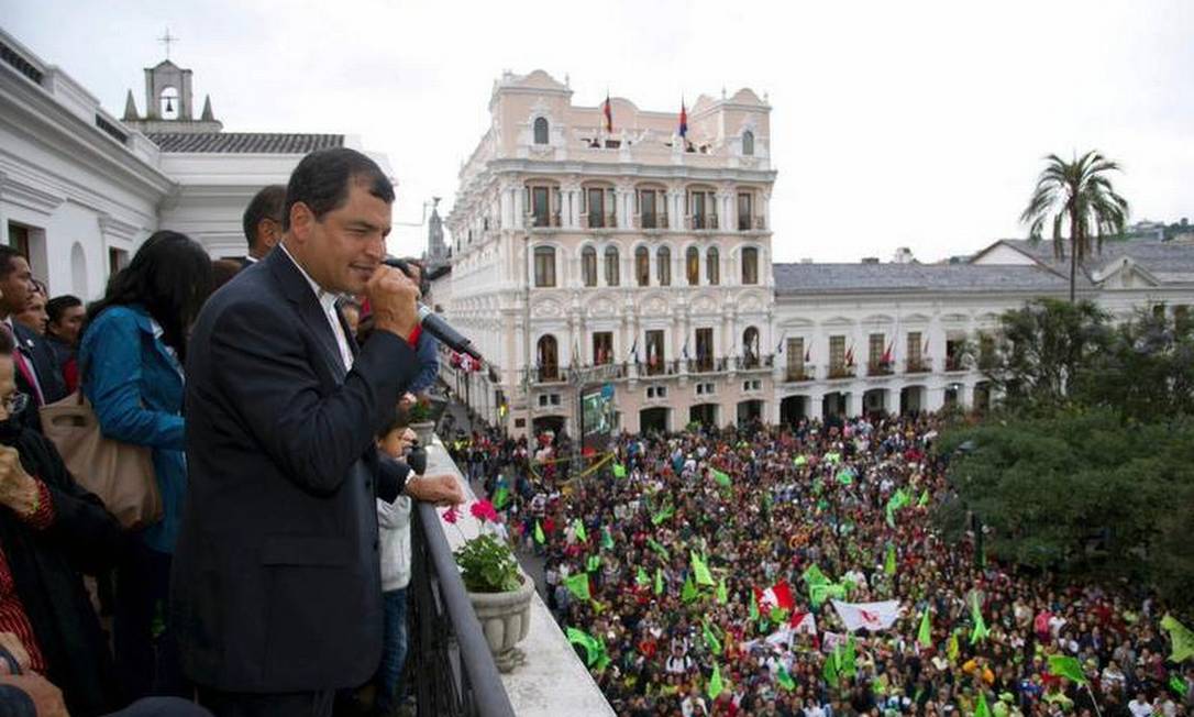 O presidente equatoriano discursa após saber os resultados de pesquisas de boca de urna Foto: REUTERS/Gary Granja