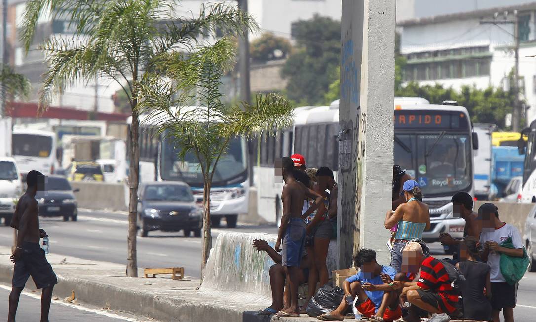 Usuários de crack montam nova cracolândia a 300 metros de área ocupada nesta terça-feira Foto: Pablo Jacob / Agência O Globo