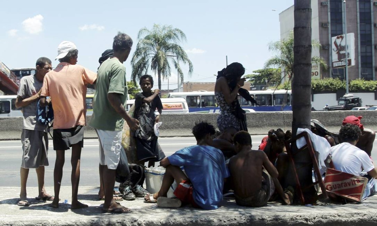 Usuários De Crack Ainda Ocupam Pista Central Da Avenida Brasil Jornal O Globo