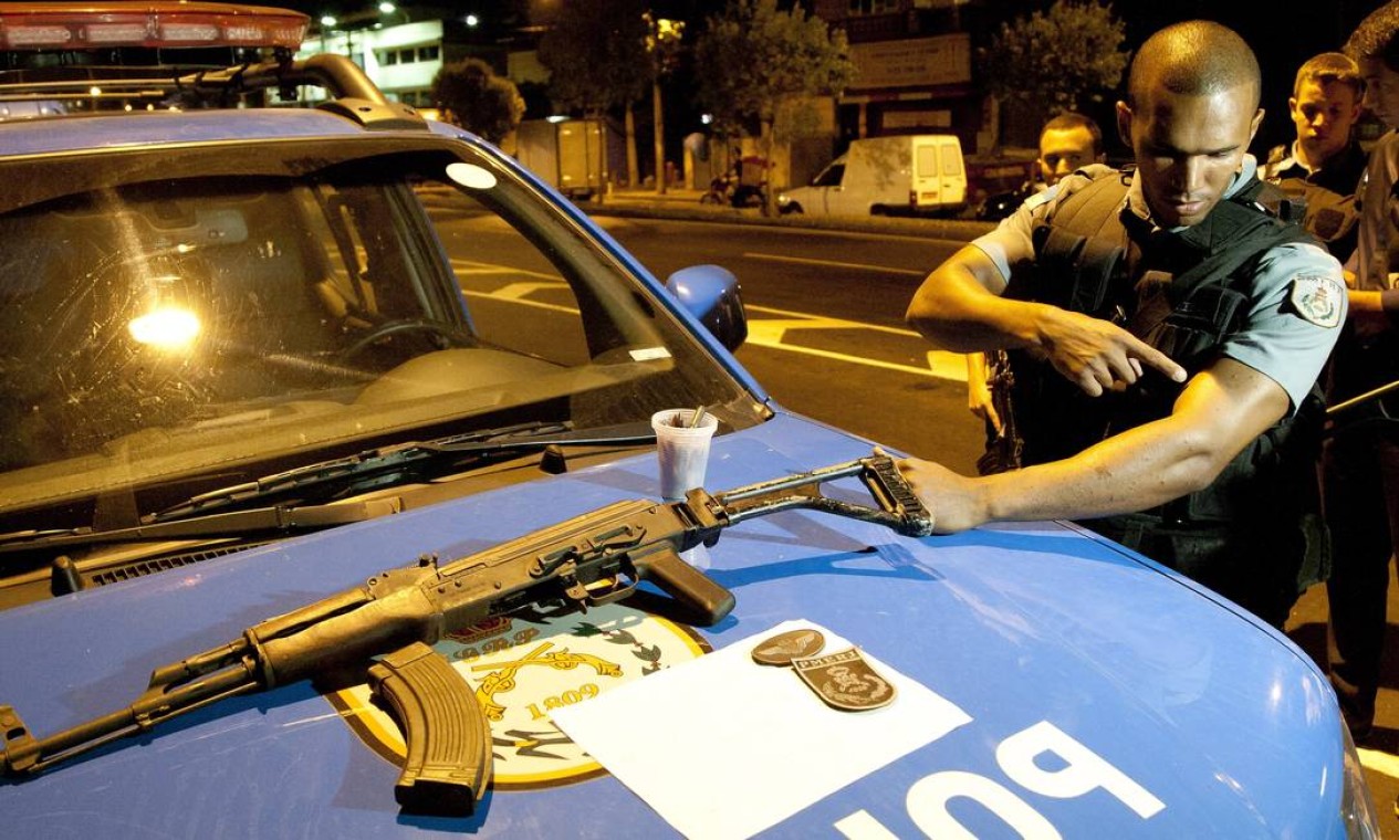 PMs ficam feridos após confronto com traficantes na Vila Cruzeiro