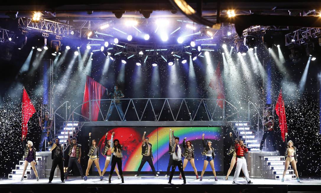 Cena do espetáculo 'Thriller Live', em homenagem a Michael Jackson Foto: Mônica Imbuzeiro / Agência O Globo