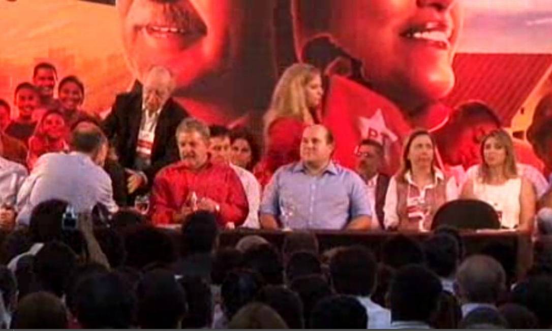 
Ex-presidente Luiz Inácio Lula da Silva participa de seminário em homenagem aos 10 anos de PT no poder
Foto: Reprodução
