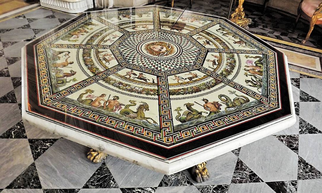 A mesa em mosaico do Hermitage fica na sala 204, que aparece no filme “Arca russa” Foto: Milton Calmon Filho / O GLOBO