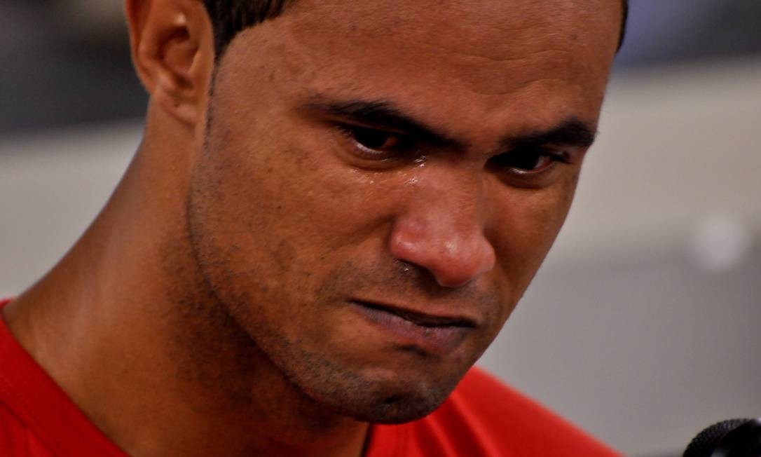 O goleiro Bruno chora durante seu julgamento em Minas Gerais. Ele foi condenado a 22 anos de prisão Foto: Divulgação - 08/03/2013 / Tribunal de Justiça de Minas Gerais