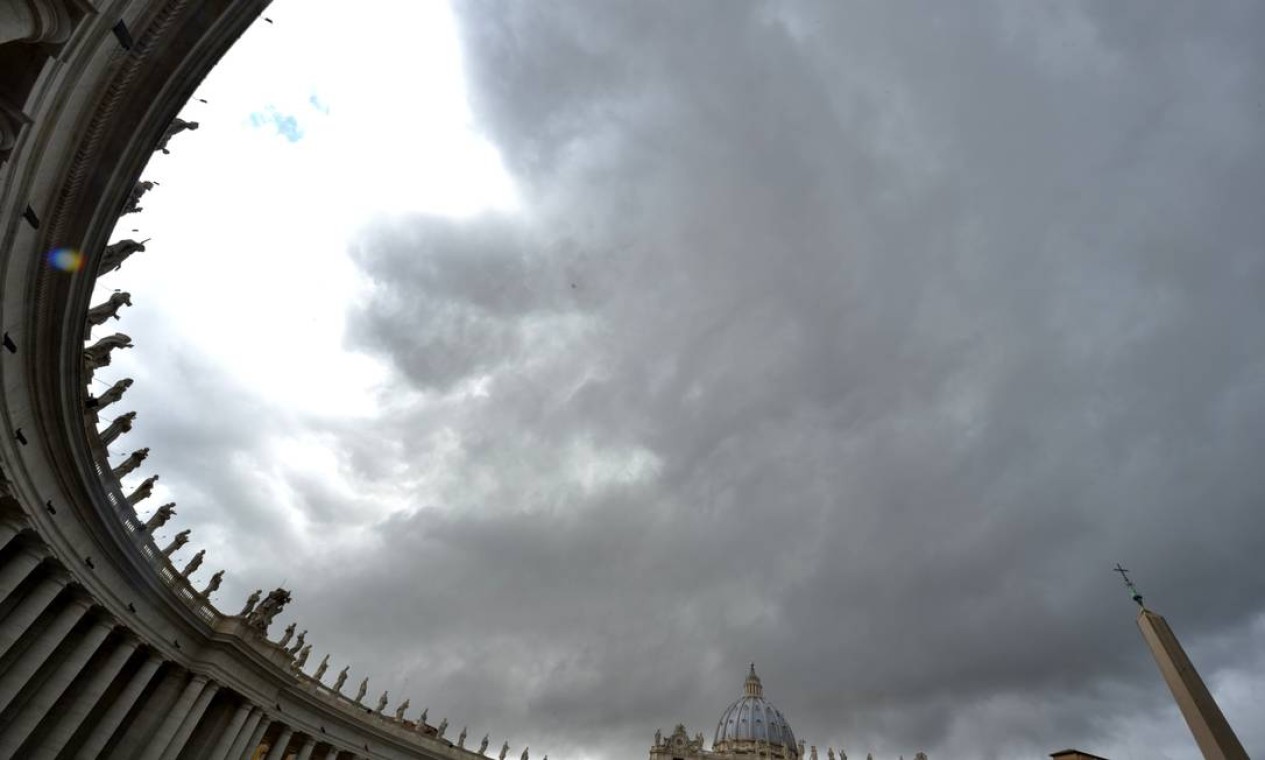 Foto mostra nuvens acima da Basílica de São Pedro Foto: 