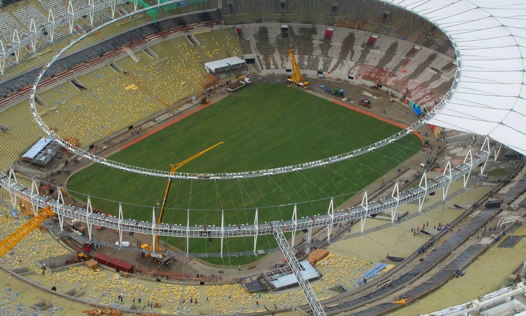 O gramado que deve ser o mesmo da Copa do Mundo está se adaptando bem ao terreno do Maracanã
Foto: Genilson Araújo