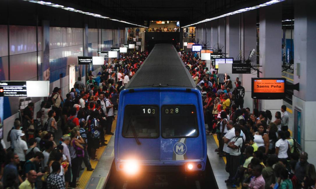 Novos trens não aliviam sufoco dos passageiros no metrô - Jornal O Globo
