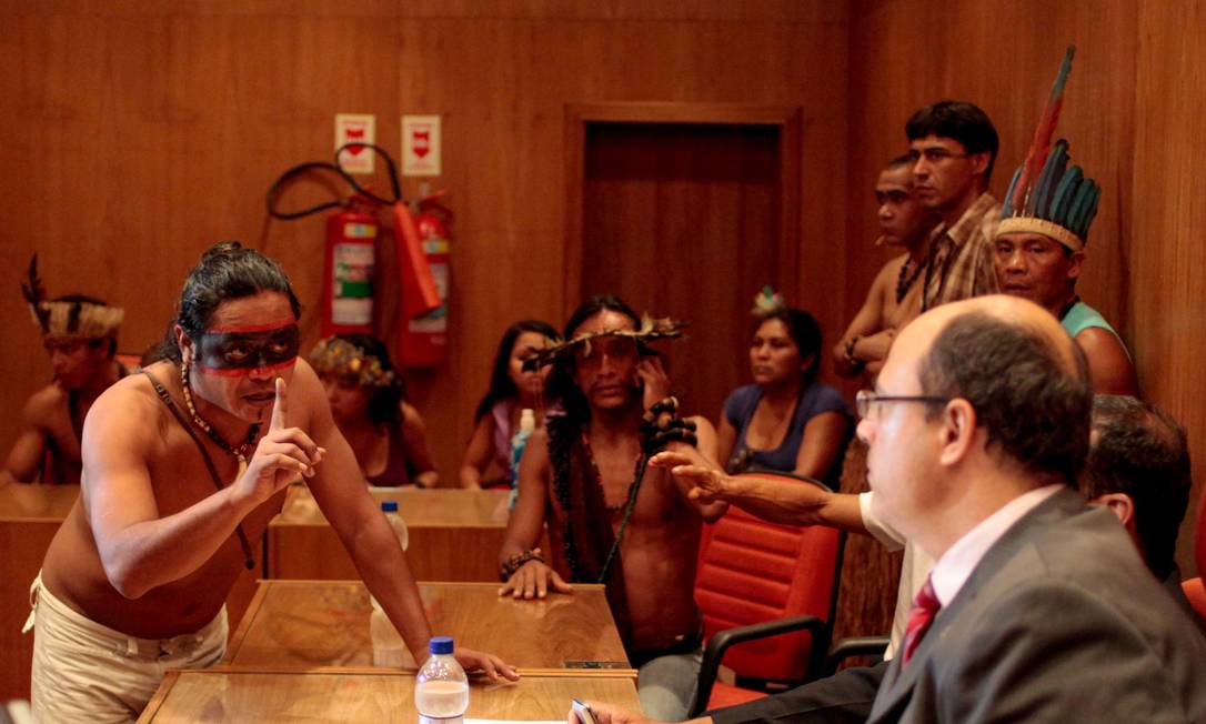 Índios participam de audiencia pública com o Juiz Federal Wilson Witzel, na sede da Justiça Federal, no Centro Foto: Pedro Kirilos / Agência O Globo