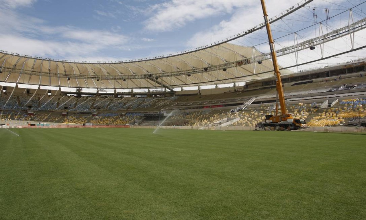 O estádio começa a ficar bonito para a Copa das Confederações Foto: Marcos Tristão / Agência O Globo