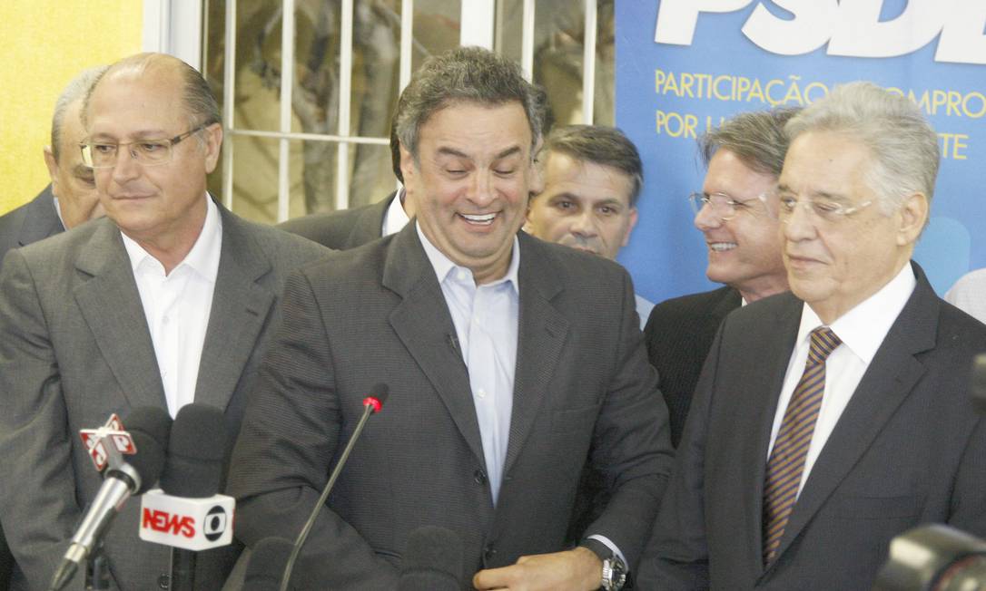
O governador Geraldo Alckmin acompanhou Aécio Neves no encontro estadual do PSDB. em São Paulo.
Foto: Marcos alves / Agência O Globo