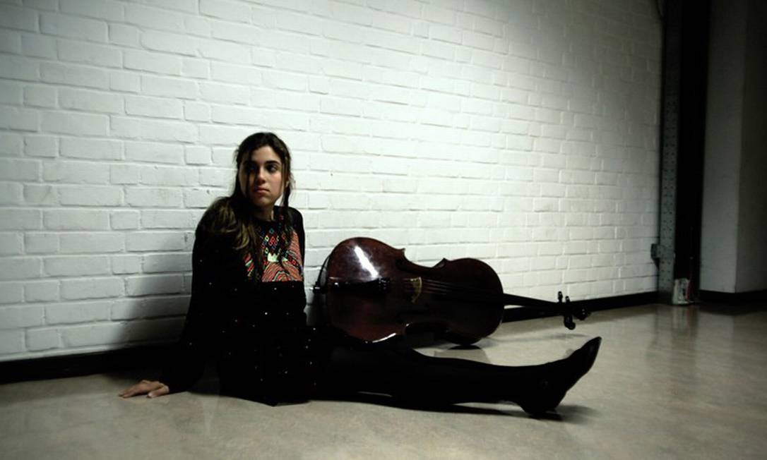 
A violoncelista e cantora Dom La Nena lança seu primeiro disco
Foto:
Divulgação
