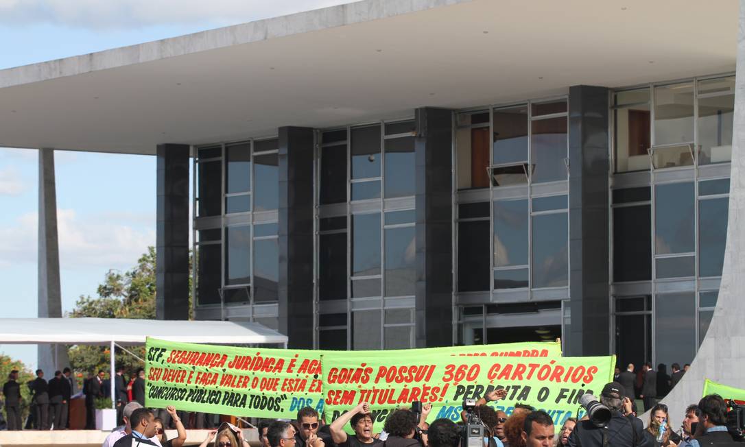 
Notários concursados fazem protesto em Brasília contra cartórios biônicos
Foto: Divulgação 29/03/2013