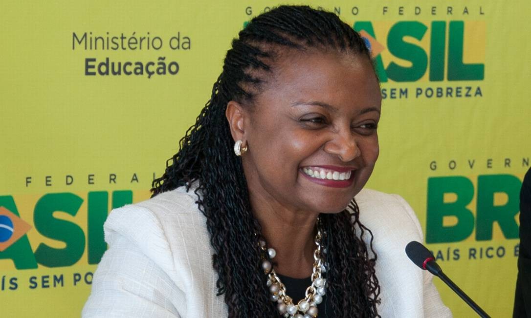 Primeira reitora negra de instituição federal toma posse Jornal O Globo