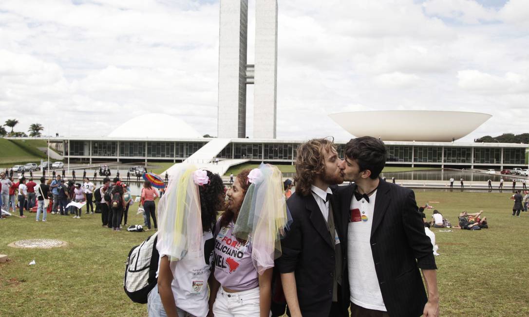 Pastor Marco Feliciano assume Comissão de Direitos Humanos - Jornal O Globo