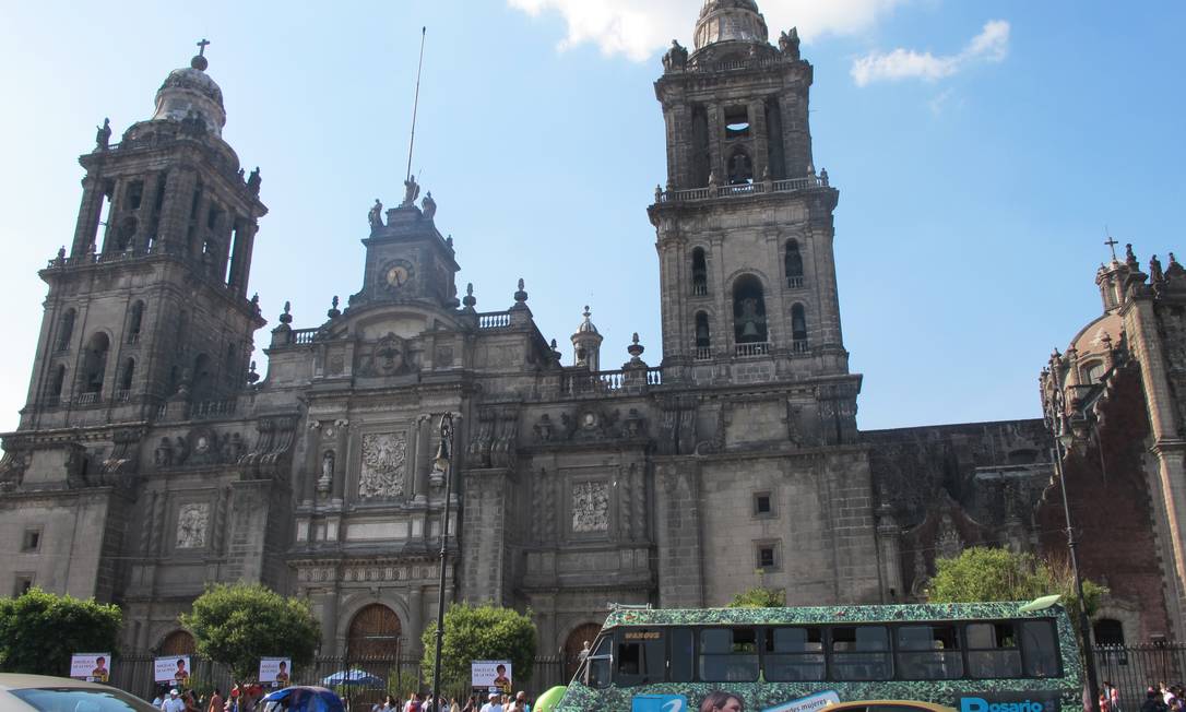 Catedral metropolitana na praça central, Zócalo, Cidade do México Foto: Cristina Massari / O Globo