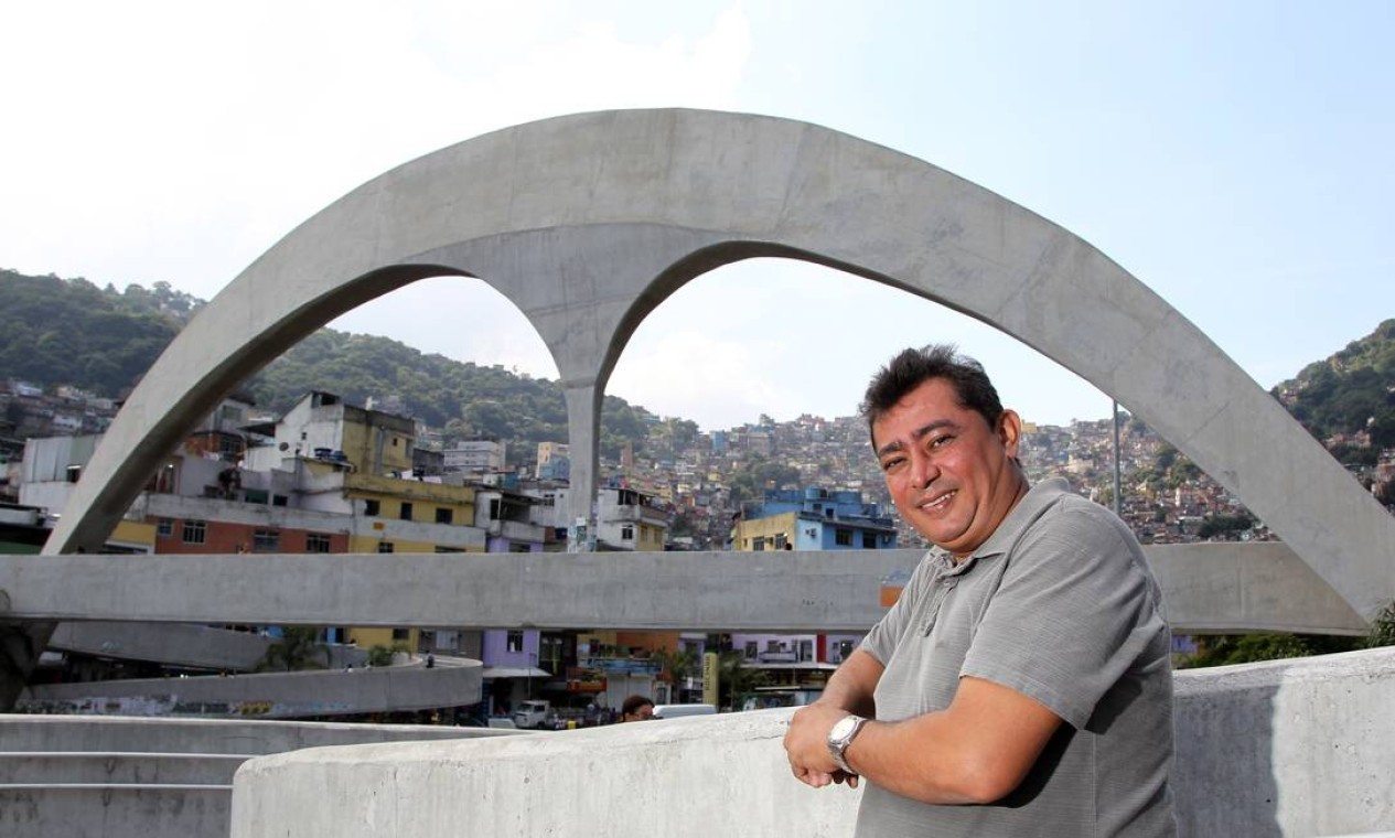 O sous-chef Batista é morador da Rocinha há 29 anos Foto: Carlos Ivan / Agência O Globo