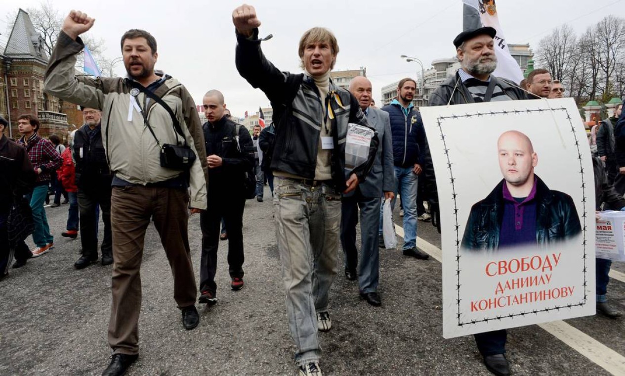 Segundo dados da polícia, cerca de 6 mil pessoas participam do evento Foto: KIRILL KUDRYAVTSEV / AFP