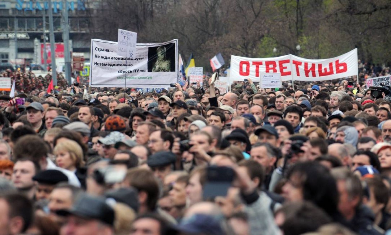 Os manifestantes lembram o primeiro aniversário do protesto de 06 de maio de 2012, que acabou marcado pela violência Foto: ANDREY SMIRNOV / AFP