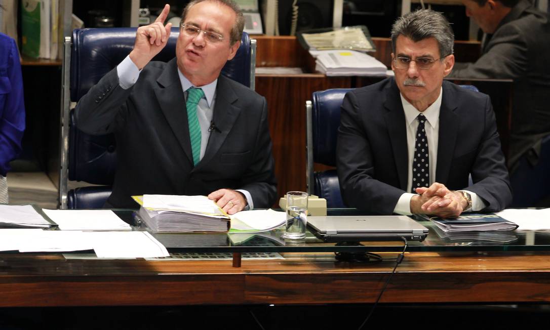 
O presidente do Senado, Renan Calheiros, ao lado do senador Romero Jucá, no Senado
Foto: Ailton de Freitas