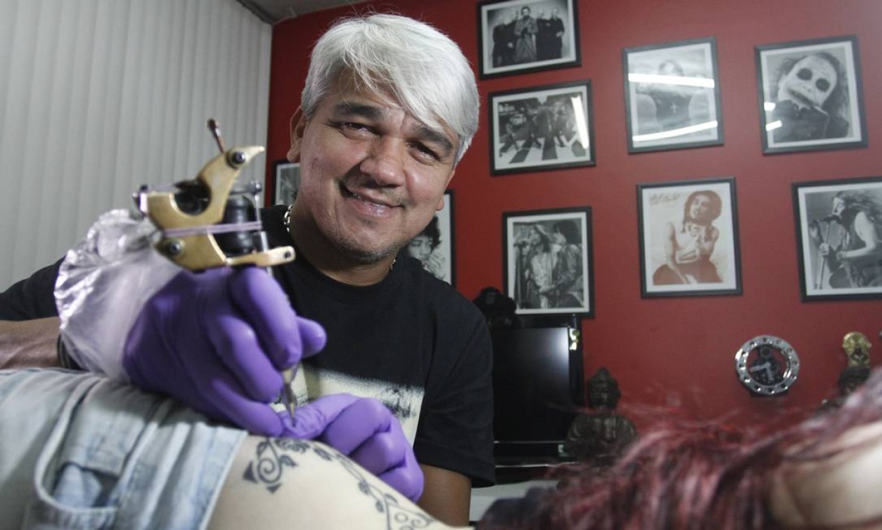 China: o tatuador sem tattoos - Jornal O Globo