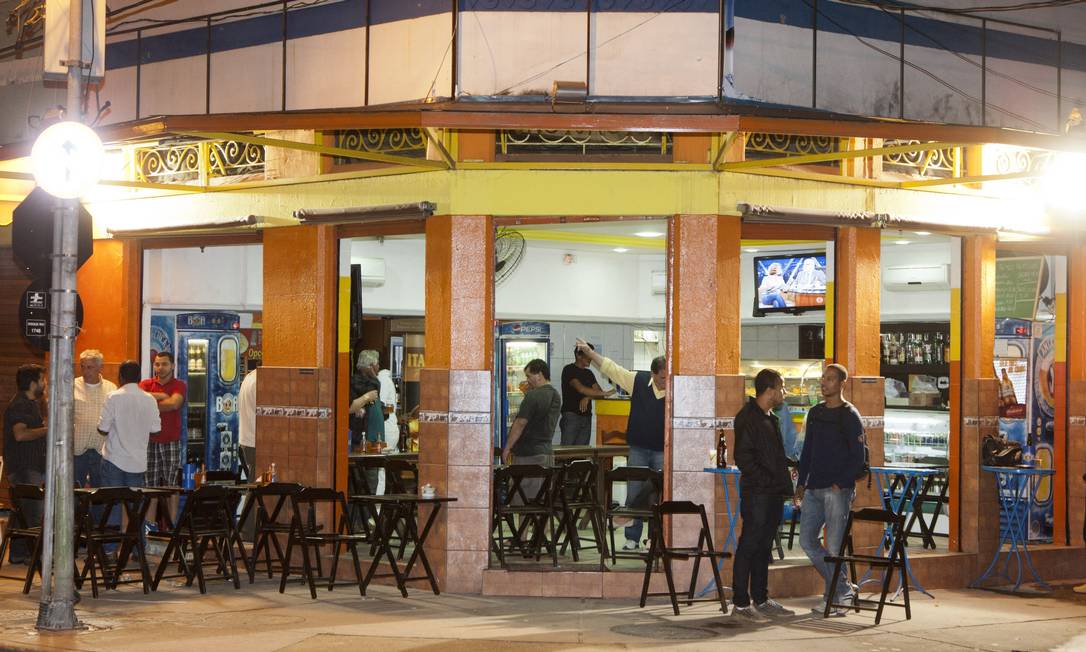 Restaurante em Botafogo é alvo de ação de assaltantes Foto: Fernando Quevedo / Agência O Globo