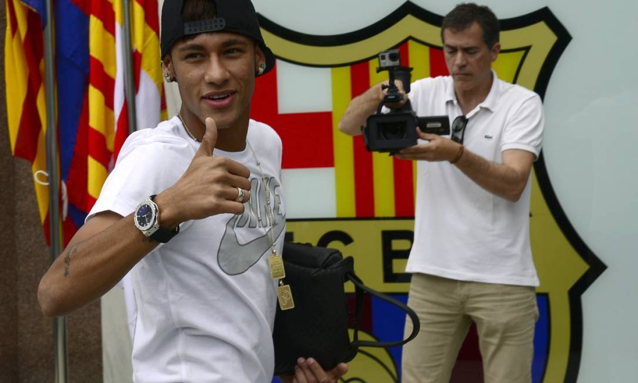 Tudo certo entre Neymar e Barcelona: craque irá assinar contrato por cinco anos Foto: LLUIS GENE / AFP