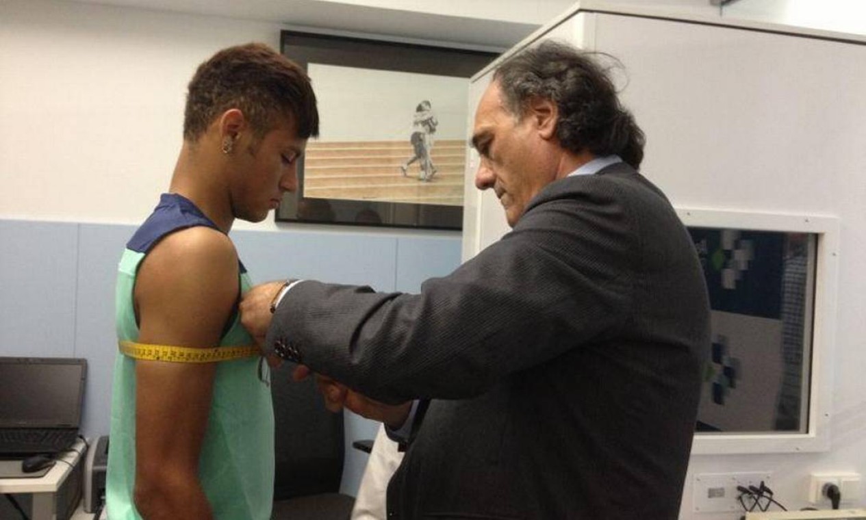 O craque realizou a segunda parte dos exames médicos na Ciudad Deportiva, o CT do Barça Foto: site oficial / Reprodução