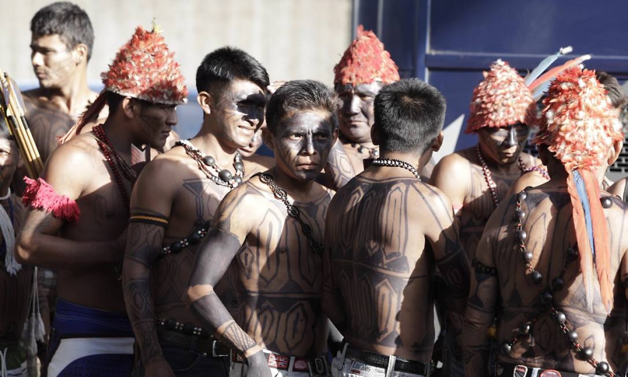 Veja mais imagens de índios no Congresso Nacional - Jornal O Globo