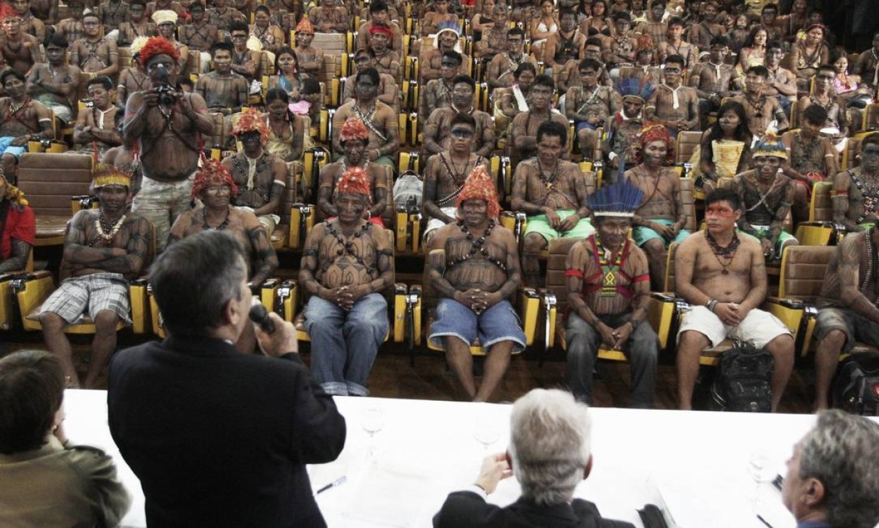 Veja mais imagens de índios no Congresso Nacional - Jornal O Globo