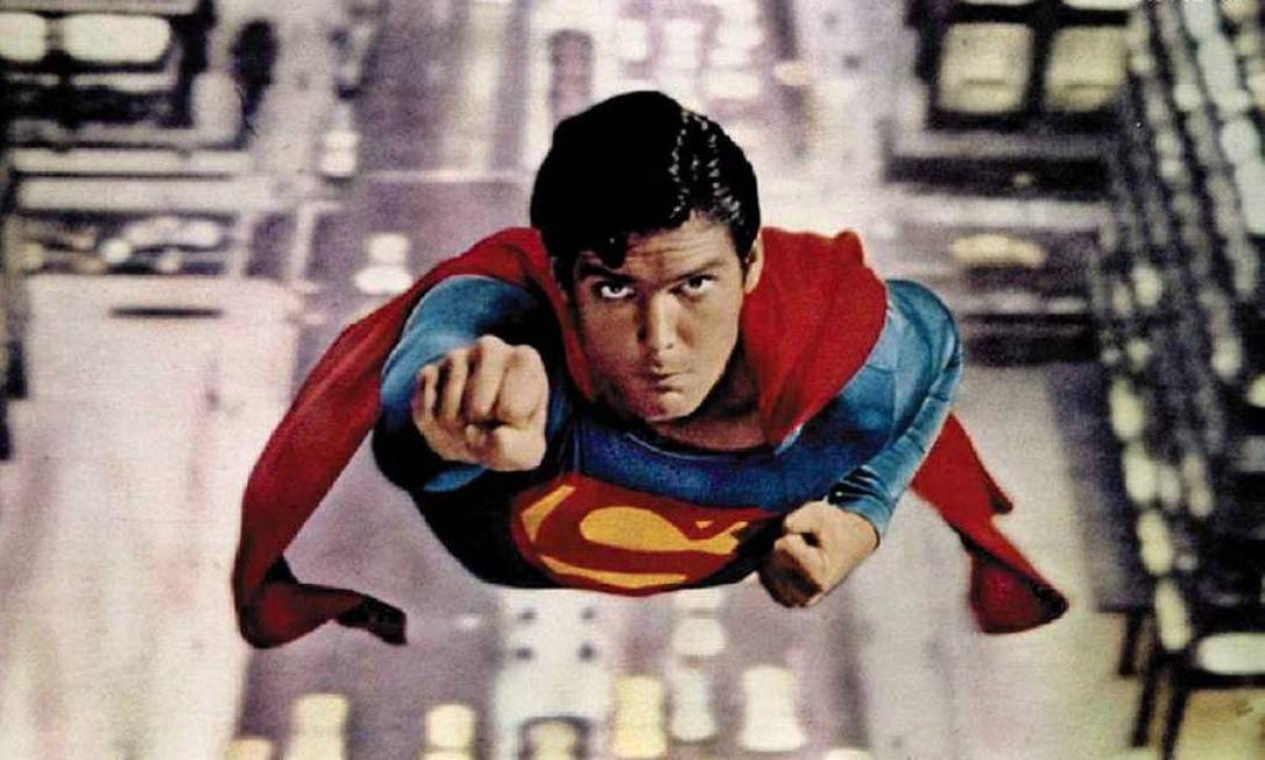 Original 'Superman' costume worn by Christopher Reeve sold for $350K
