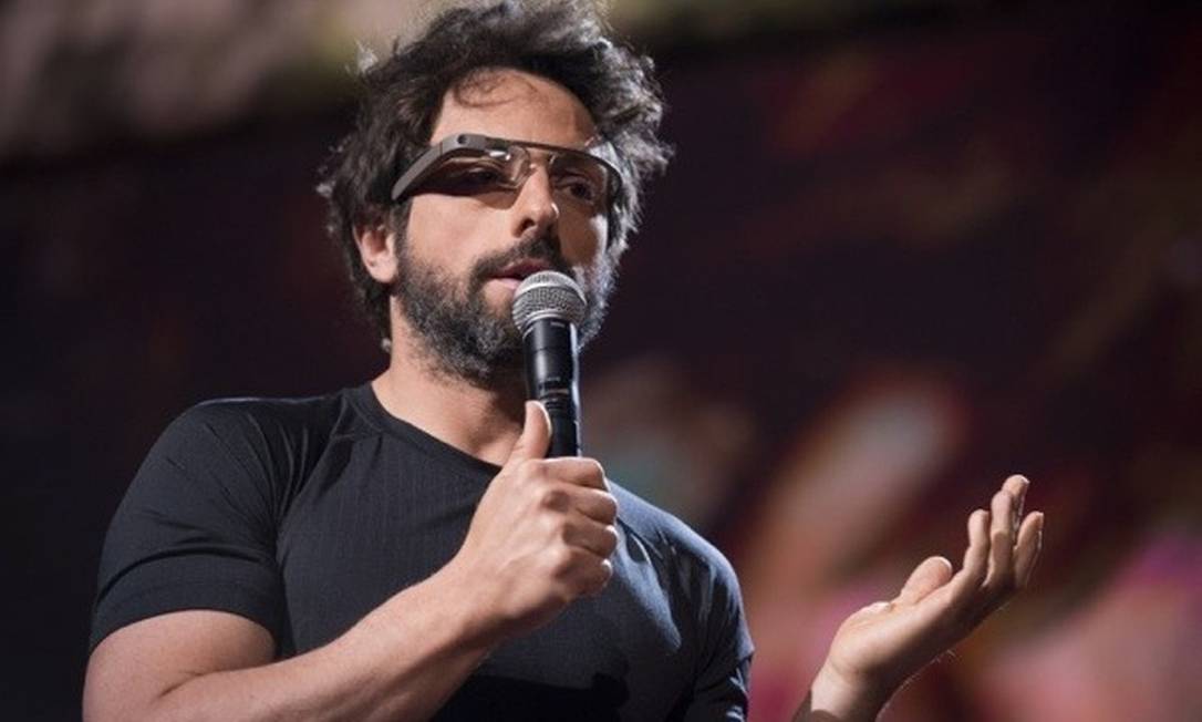 
Usando o Google Glass, Sergey Brin palestra no TED: fundador da companhia é um dos habitués da conferência na Califórnia
Foto: Divulgação
