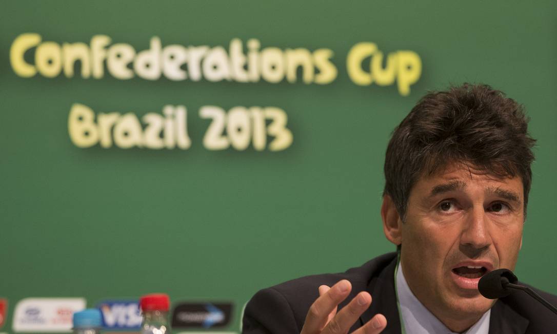 O suíço Massimo Busacca, chefe de arbirtagem da Fifa, em entrevista no Rio Foto: Felipe Dana / AP