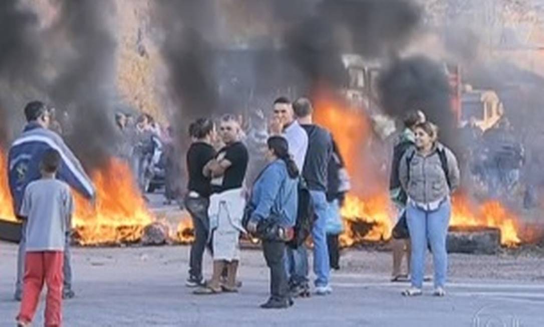 
Manifestantes fecham rodovia em Minas Gerais
Foto: Reprodução/TV Globo