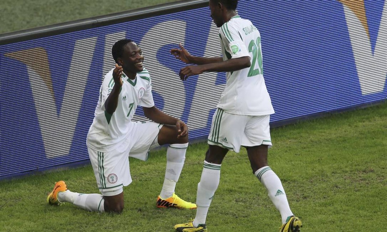 A comemoração do terceiro gol nigeriano na Copa das Confederações Foto: PAULO WHITAKER / REUTERS