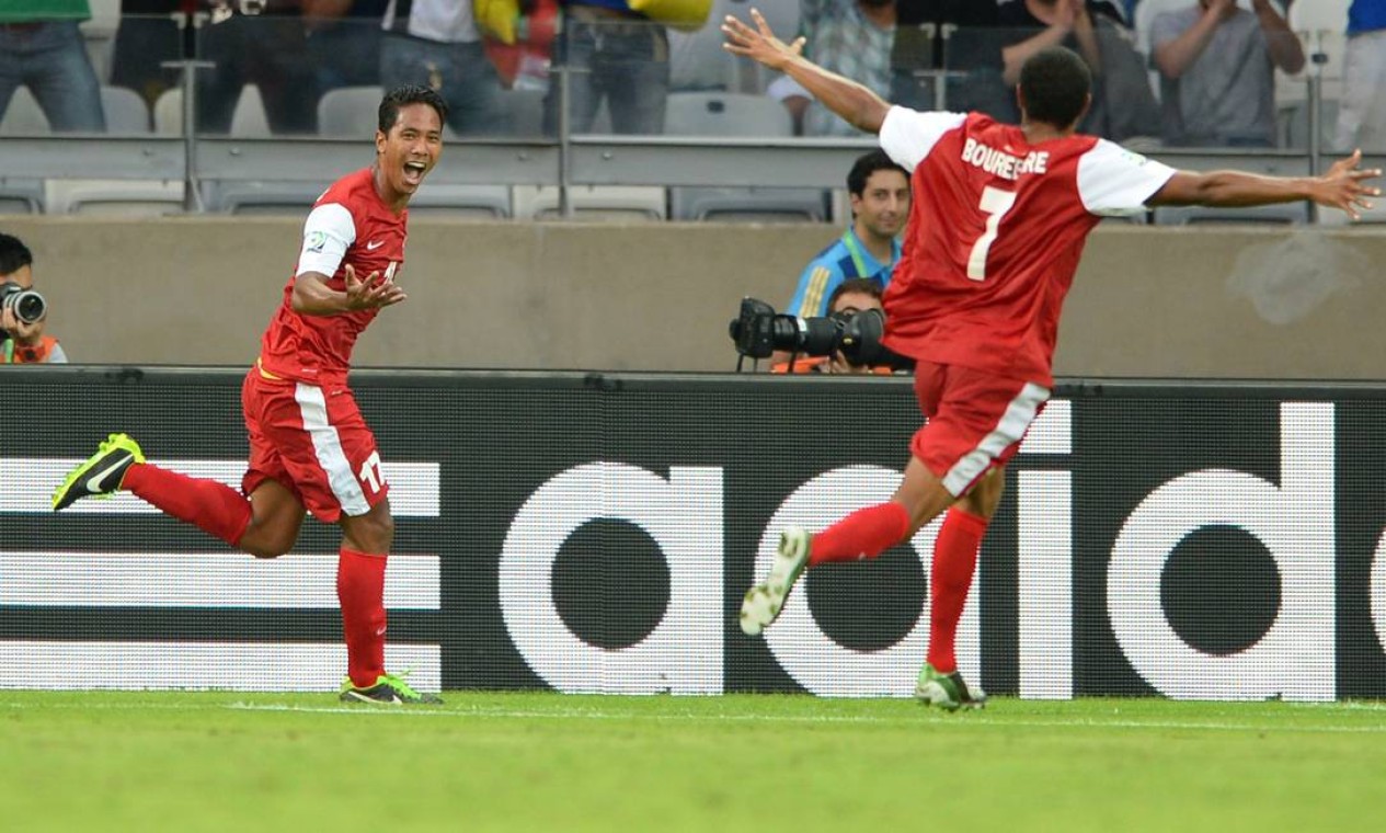 Aos sete minutos do segundo tempo, Jonathan Tehau marcou o primeiro gol do Taiti Foto: EITAN ABRAMOVICH / AFP