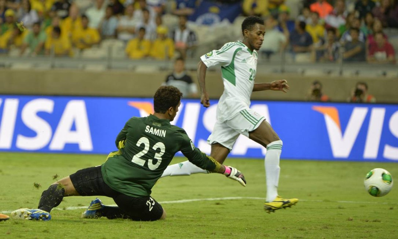 Aos 29 minutos do segundo tempo, o placar ficou ainda mais largo. Oduamadi marcou o quinto gol da Nigéria no jogo Foto: Eugenio Savio / AP