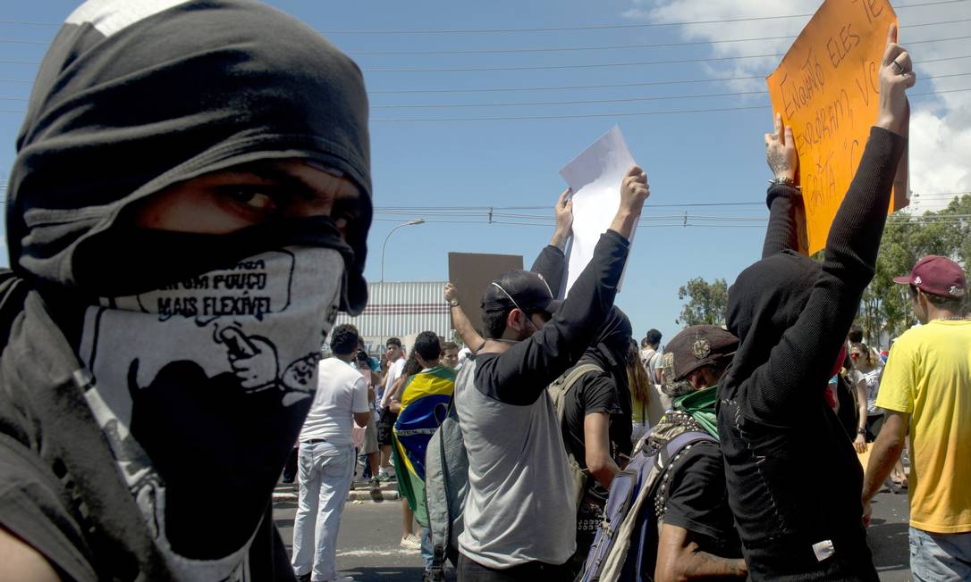 Veja as imagens do protesto em Fortaleza antes do jogo - Jornal O Globo