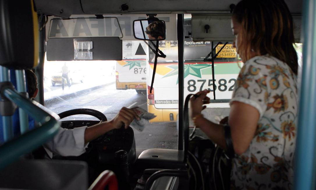 
Troco não recebido por passageiros gera lucro astronômico às empresas de ônibus
Foto: Agência O Globo