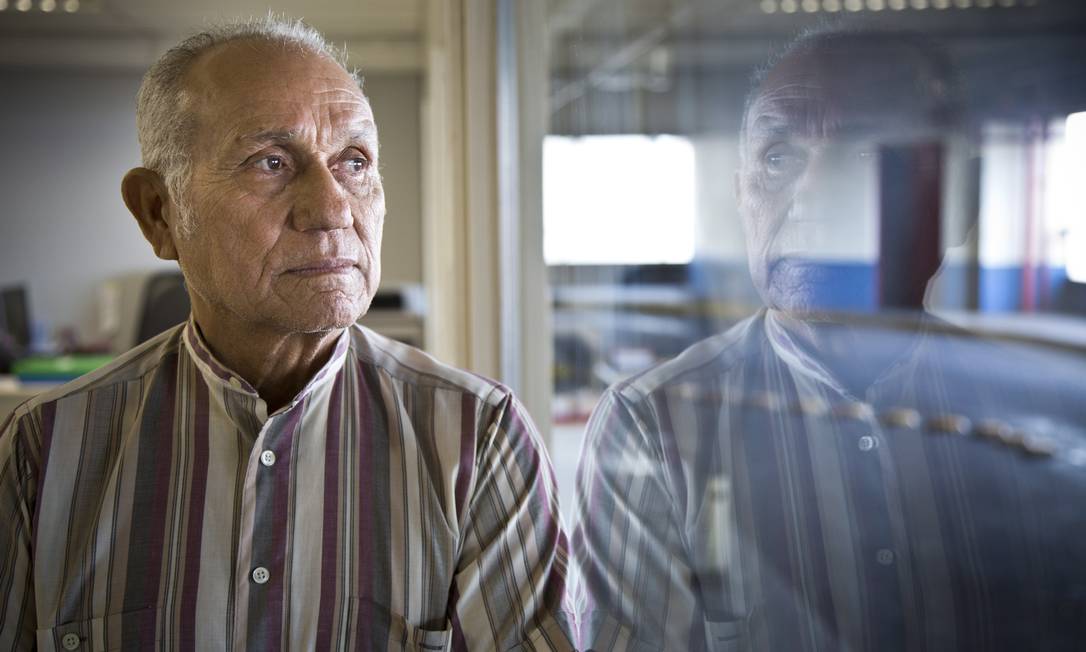 
Acúmulo. O aposentado José Mariozo Nunes recorre a crédito consignado há oito anos e perdeu controle quando ficou doente
Foto: Mônica Imbuzeiro / O Globo
