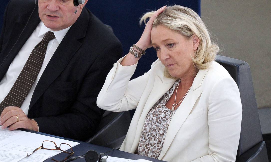 
Marine Le Pen na sessão de votação do pedido de levantamento de sua imunidade no Parlamento Europeu em Estrasburgo
Foto: FREDERICK FLORIN / AFP