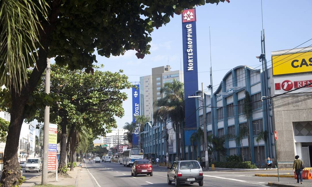 A mudança de cenário da antiga Avenida Suburbana - Jornal O Globo
