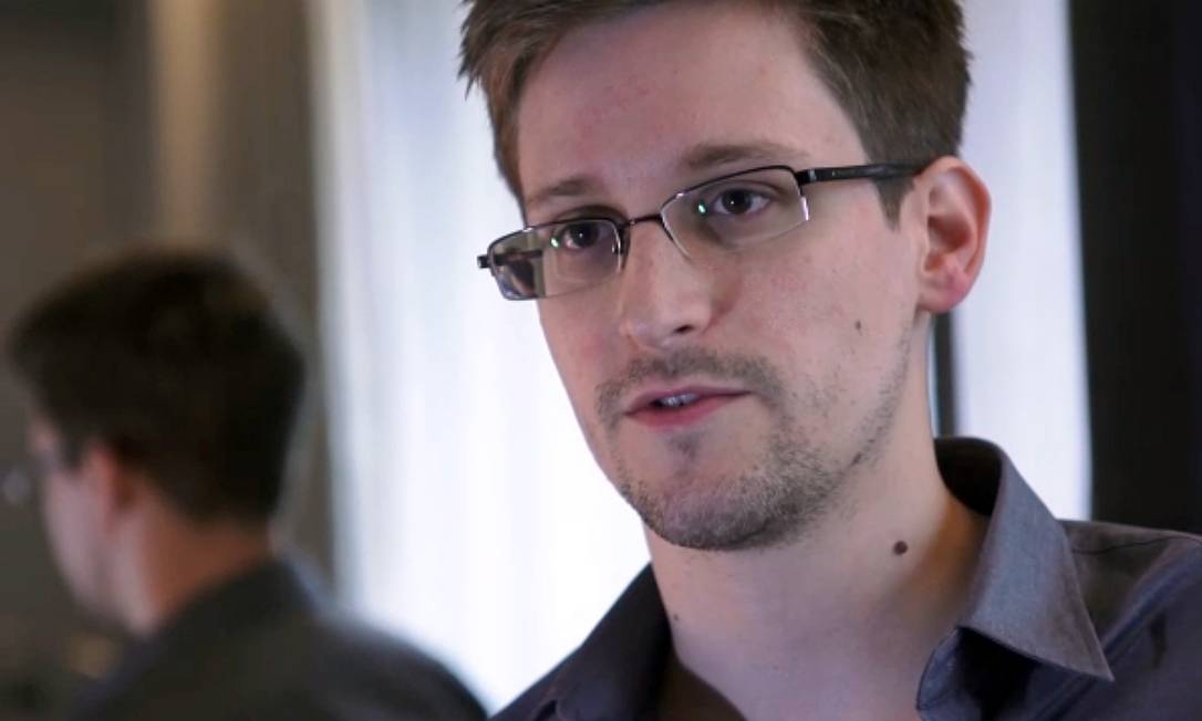 
Edward Snowden, o responsável pela divulgação dos programas de espionagem dos EUA
Foto: HO / AFP