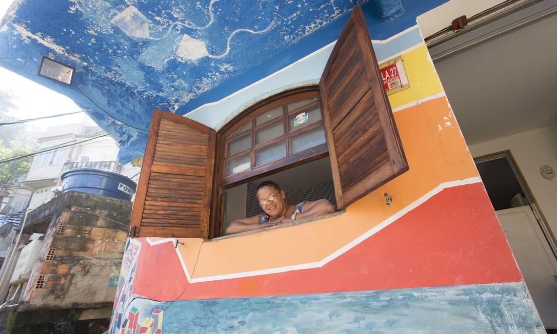 Na parede. A casa-tela de Marilene da Silva, no Morro do Cantagalo Foto: Leo Martins / Agência O Globo