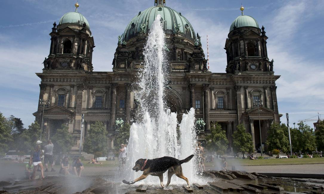 
Berlim é uma das cidades que recebe voos da Germanwings
Foto: JOHN MACDOUGALL / AFP