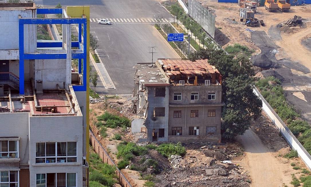 
Casa de três andares fica no meio de uma estrada na China
Foto: ExclusivePix/ Daily Mail