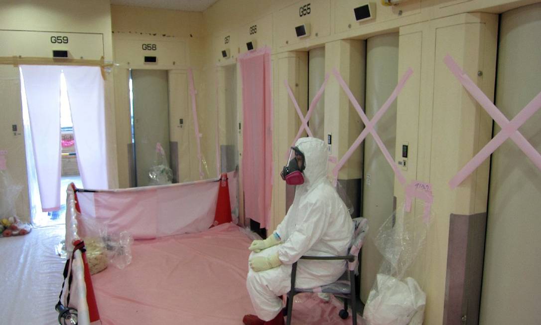 
Funcionário dentro de uma das instalações da usina de Fukushima
Foto: HANDOUT / REUTERS