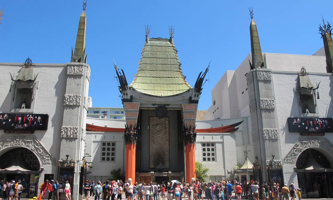 O icônico Chinese Theatre, na Hollywood Boulevard, em Los Angeles Foto: Eduardo Maia / Agência O Globo