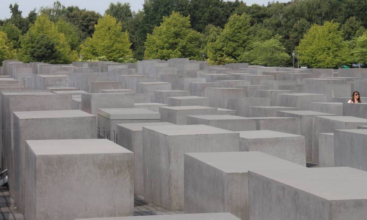 A capital alemã é conhecida pela inovação em seu espaço urbano, como o Memorial aos Judeus Mortos da Europa Foto: Bruno Agostini / O Globo