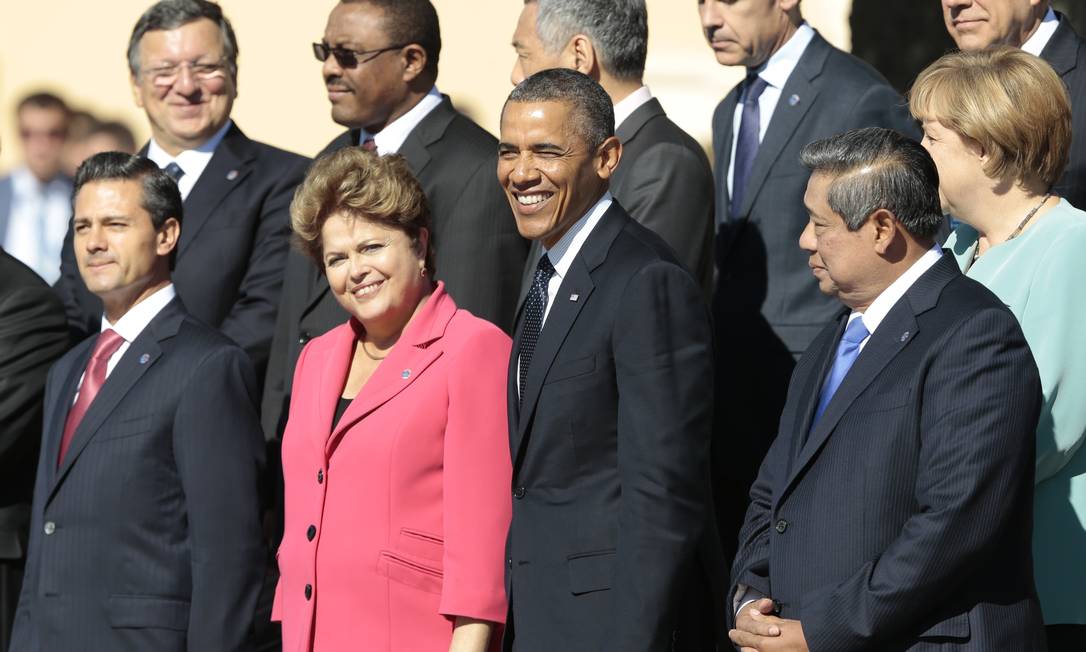 Os presidentes Barack Obama, dos EUA, e Dilma Rousseff, do Brasil na foto dos líderes do G-20 Foto: Ivan Sekretarev / AP