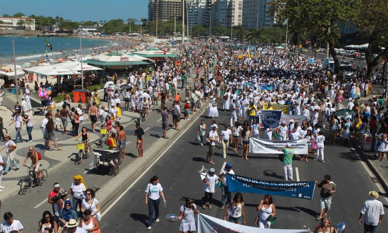 Caminhada em Copacabana contra intolerância religiosa - Jornal O Globo